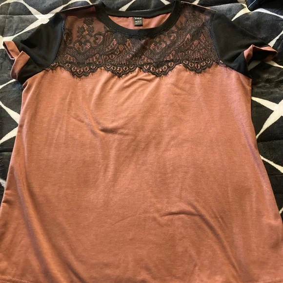 Shein Lace Top Size Large pink mauve black t-shirt. Wore once. - Picture 2 of 5